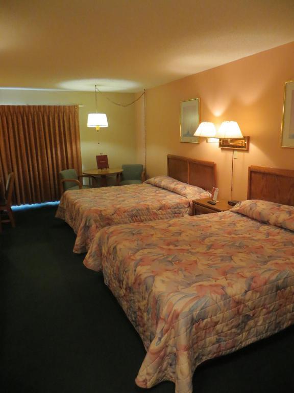 Starlite Budget Inn Mackinaw City Room photo