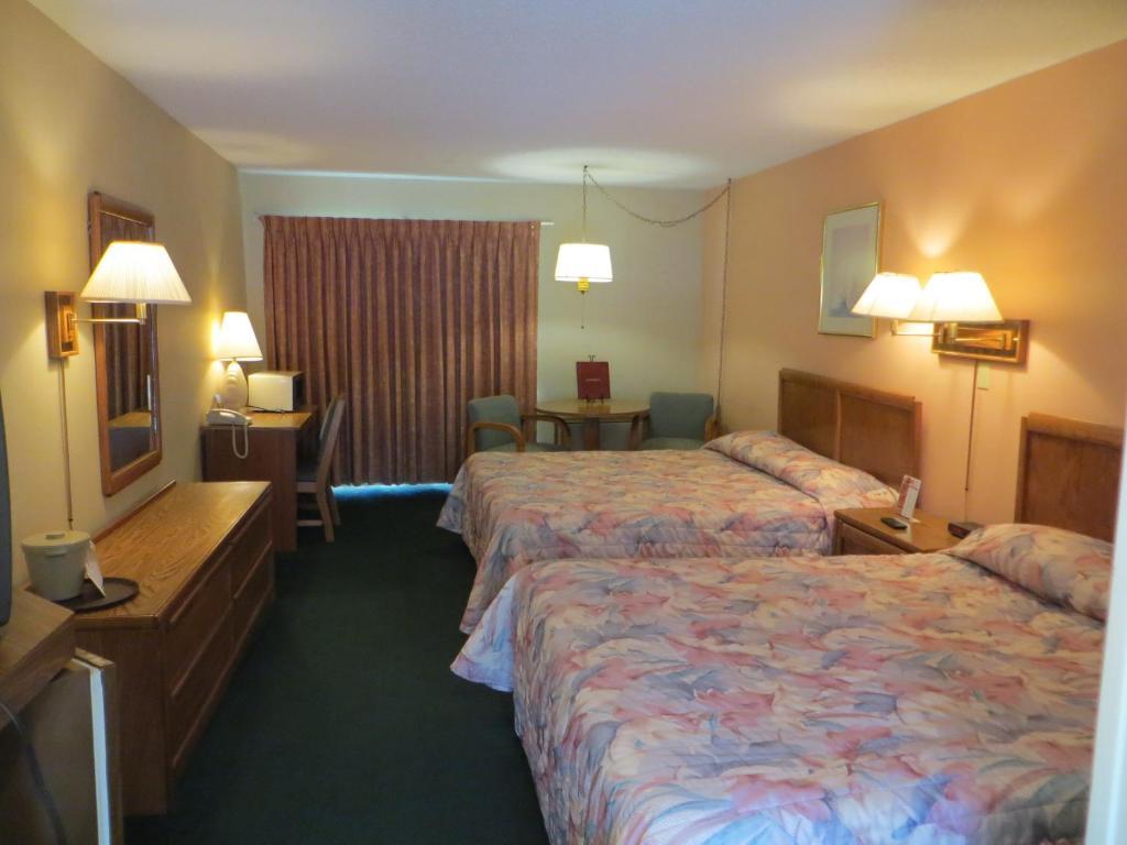 Starlite Budget Inn Mackinaw City Room photo